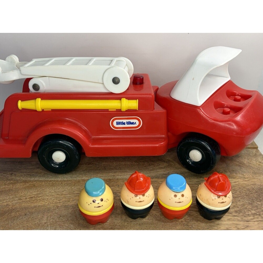 VTG Little Tikes Toddle Tots Fire Truck Engine 4 Figures Fire Fighters Clean!